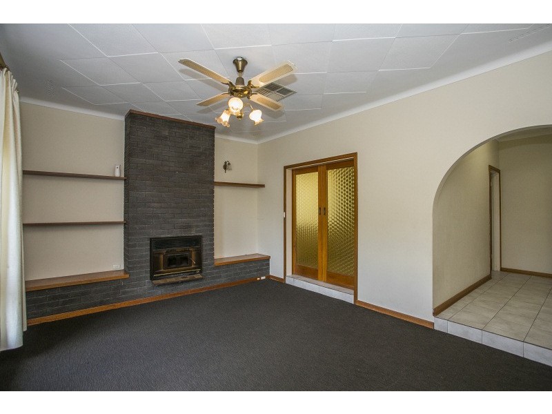 15 Pembury Road, Thornlie WA 6108