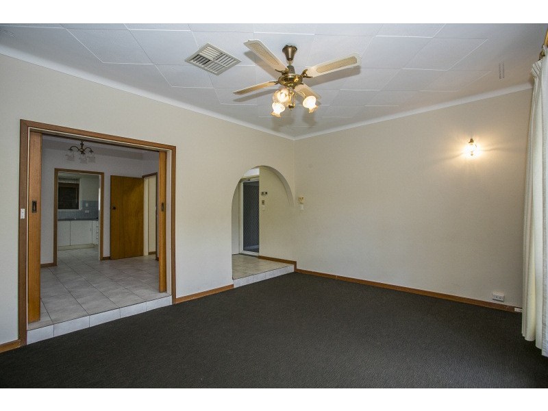 15 Pembury Road, Thornlie WA 6108