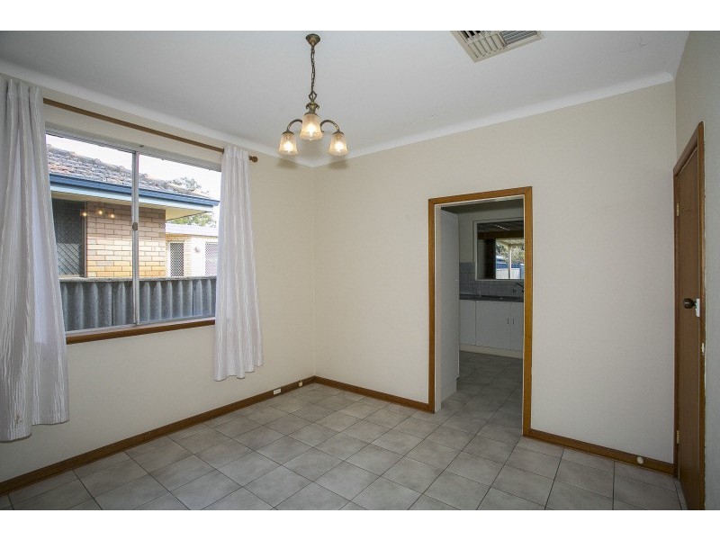 15 Pembury Road, Thornlie WA 6108