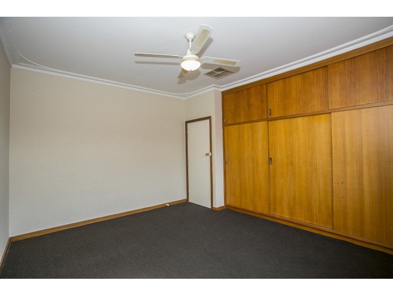 15 Pembury Road, Thornlie WA 6108