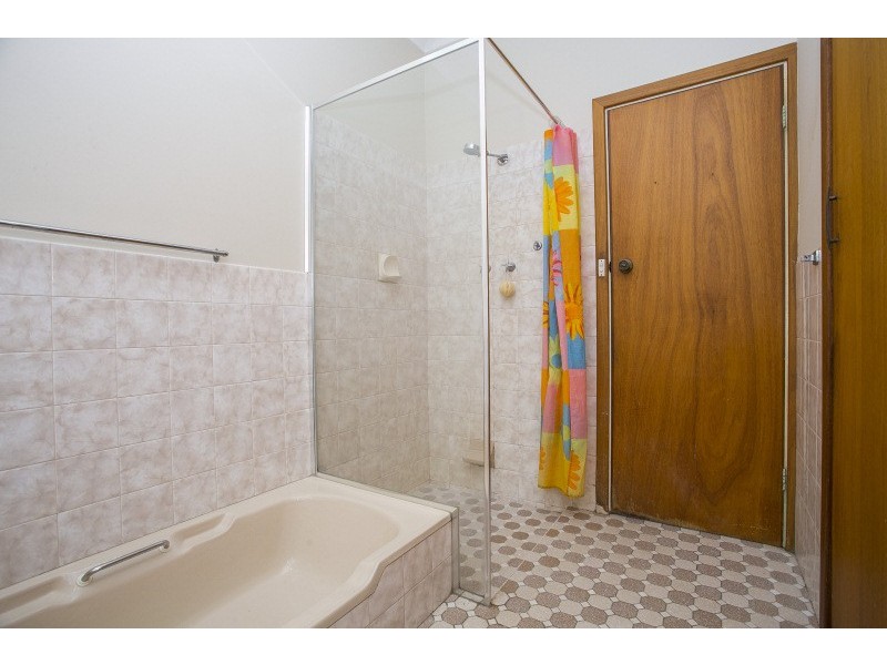 15 Pembury Road, Thornlie WA 6108