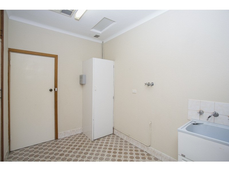 15 Pembury Road, Thornlie WA 6108