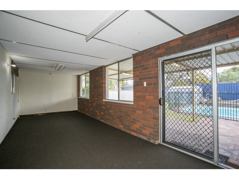 15 Pembury Road, Thornlie WA 6108