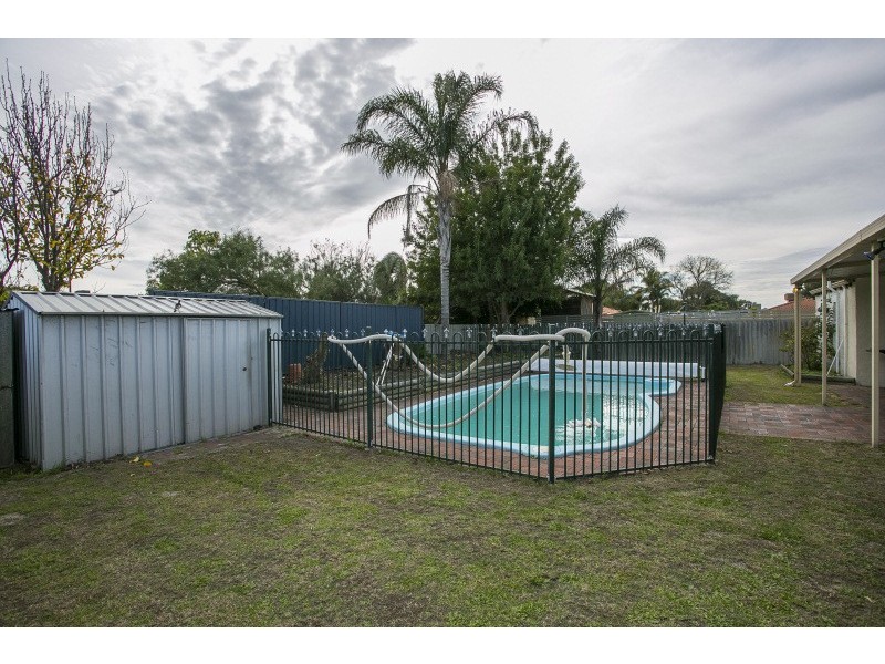 15 Pembury Road, Thornlie WA 6108