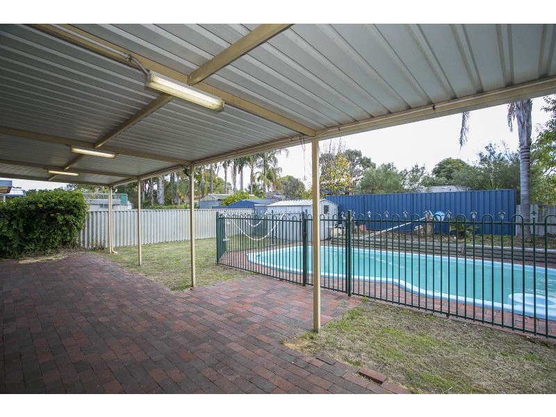15 Pembury Road, Thornlie WA 6108