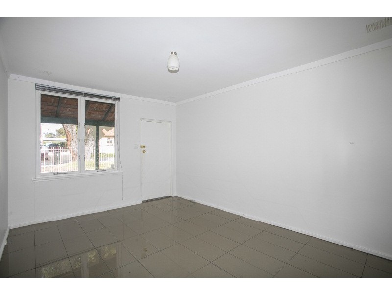16 Scanlon Way, Lockridge WA 6054