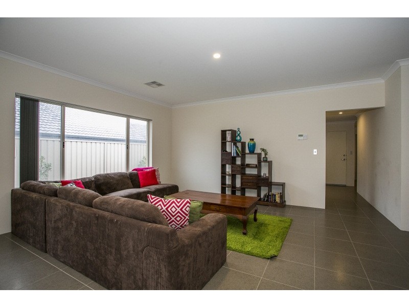 6 Cob Road, Caversham WA 6055