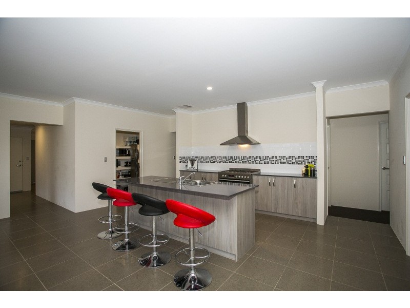 6 Cob Road, Caversham WA 6055