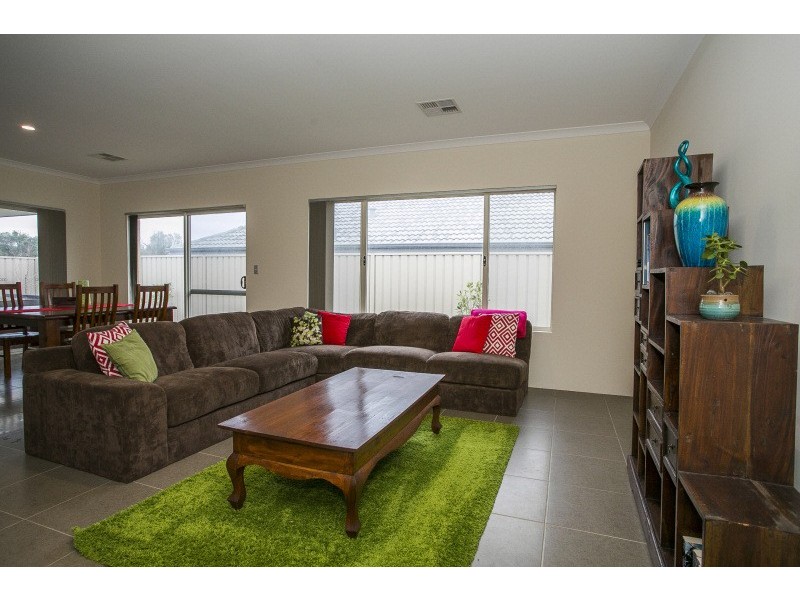 6 Cob Road, Caversham WA 6055