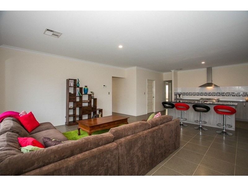 6 Cob Road, Caversham WA 6055