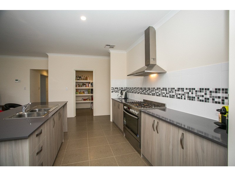 6 Cob Road, Caversham WA 6055