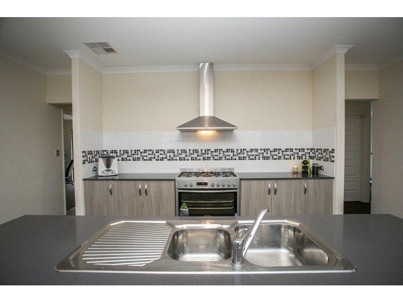 6 Cob Road, Caversham WA 6055