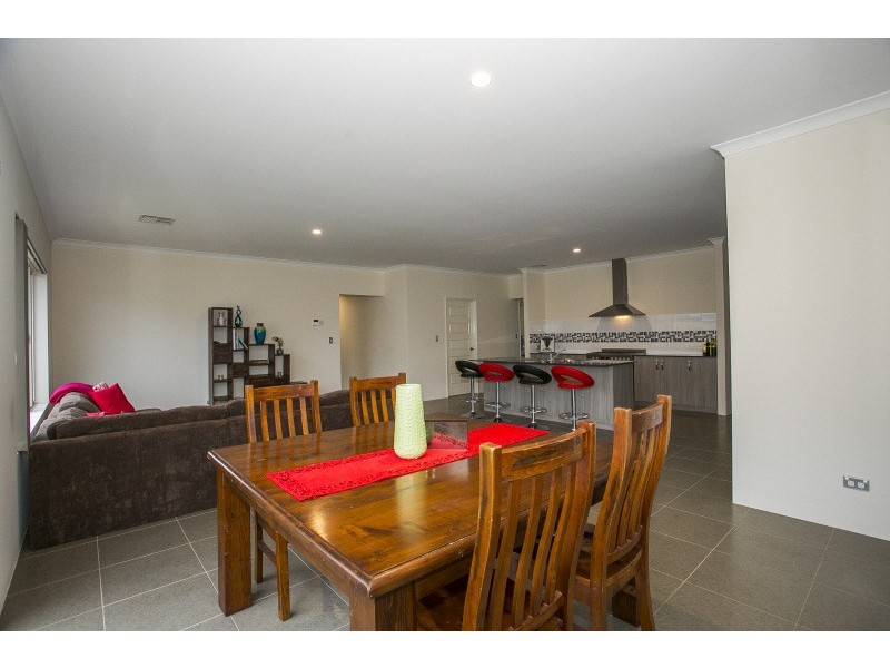 6 Cob Road, Caversham WA 6055