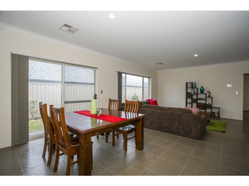 6 Cob Road, Caversham WA 6055