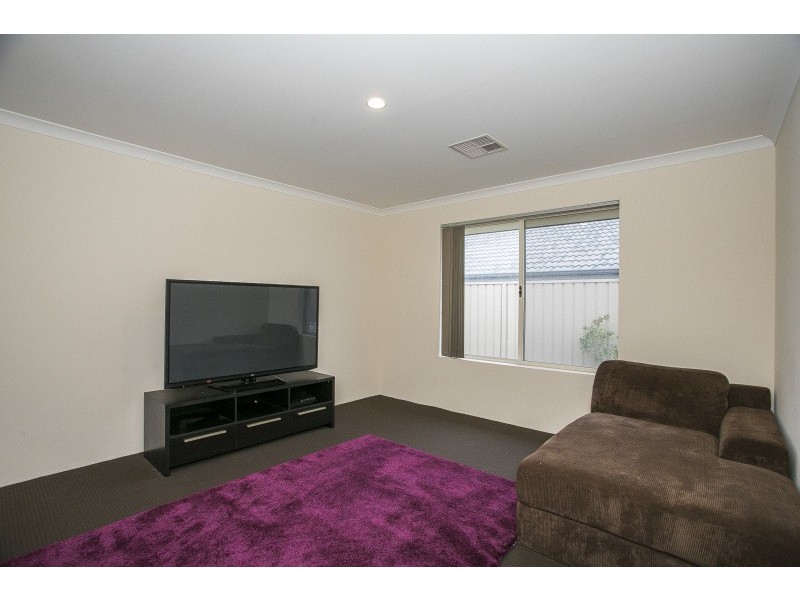 6 Cob Road, Caversham WA 6055