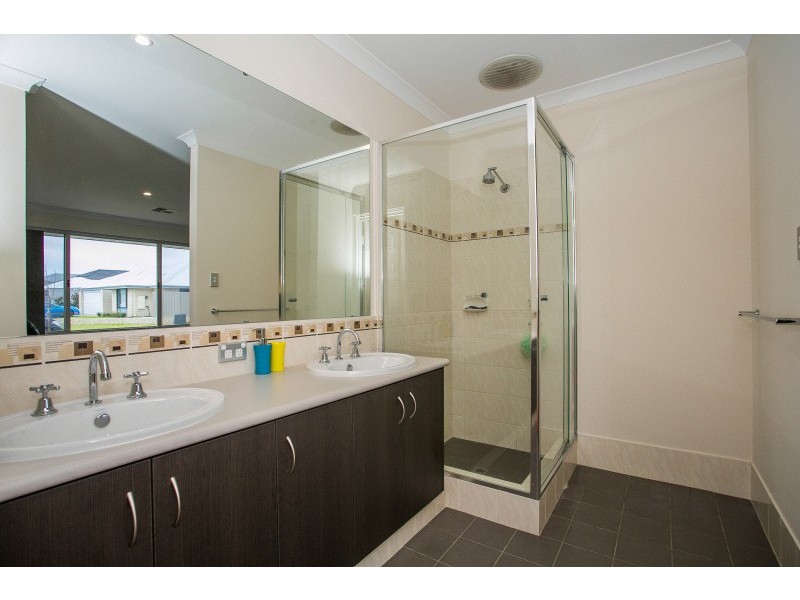 6 Cob Road, Caversham WA 6055