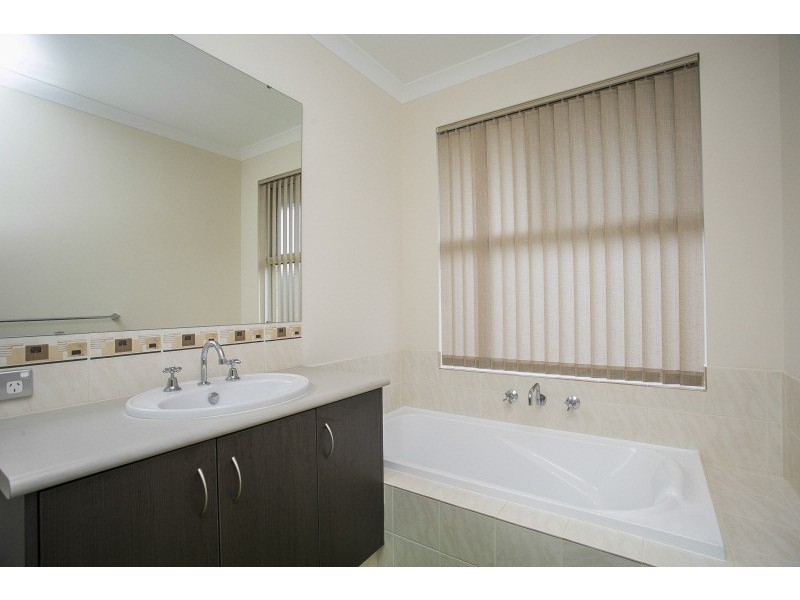 6 Cob Road, Caversham WA 6055