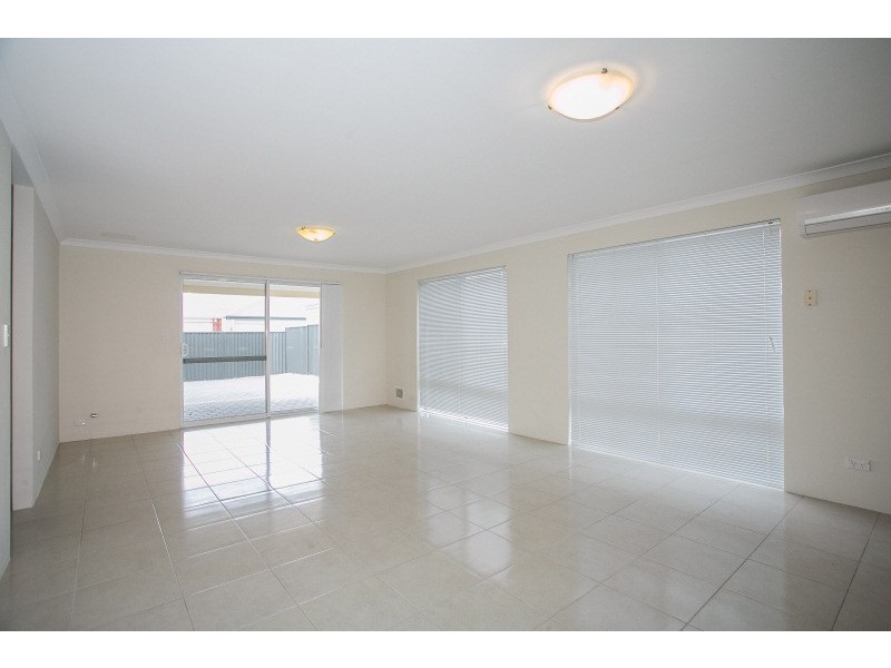 12 Summerville Boulevarde, Caversham WA 6055