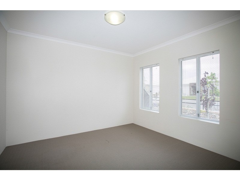 12 Summerville Boulevarde, Caversham WA 6055