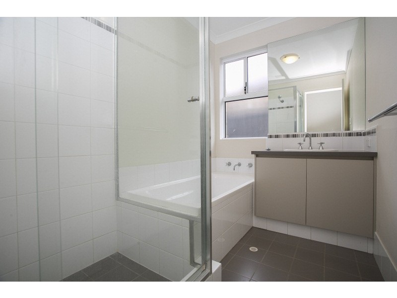 12 Summerville Boulevarde, Caversham WA 6055