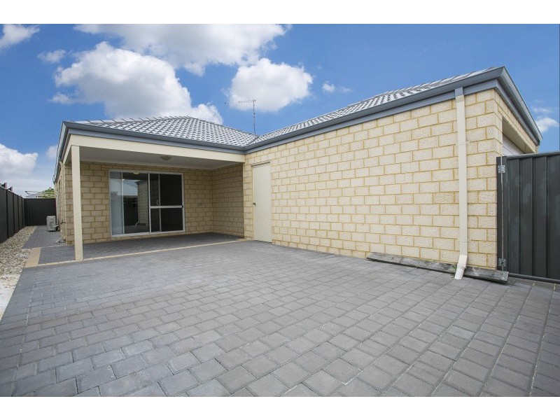 12 Summerville Boulevarde, Caversham WA 6055