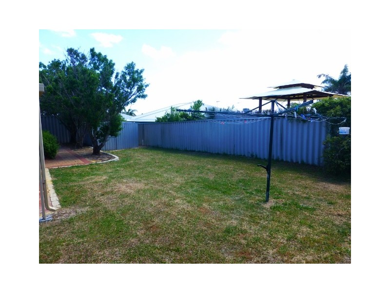 3 Redwood Court, Alexander Heights WA 6064