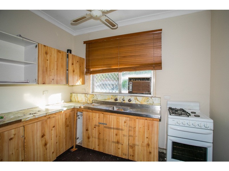 8 Bingfield Road W, Medina WA 6167