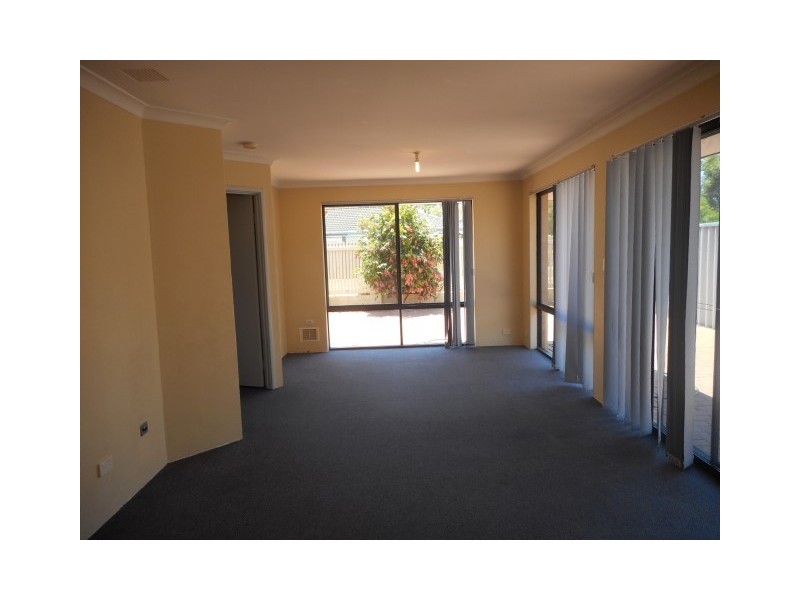 10 Rosher Road, Lockridge WA 6054