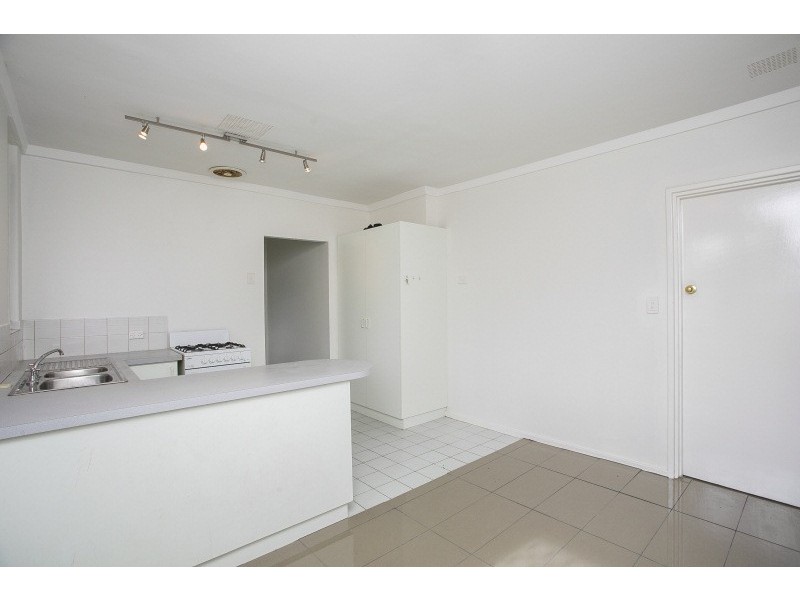 16 Scanlon Way, Lockridge WA 6054