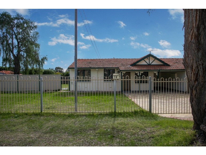 16 Scanlon Way, Lockridge WA 6054