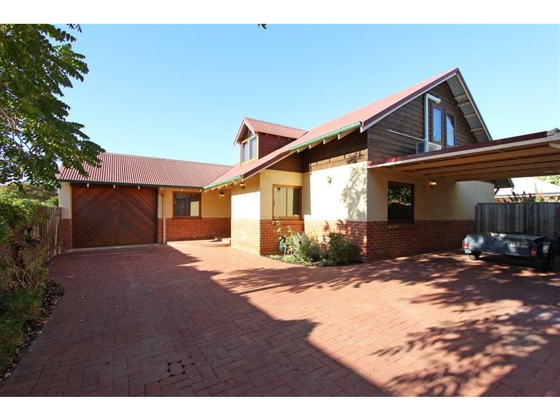 8B Holmesdale Road, Woodbridge WA 6056