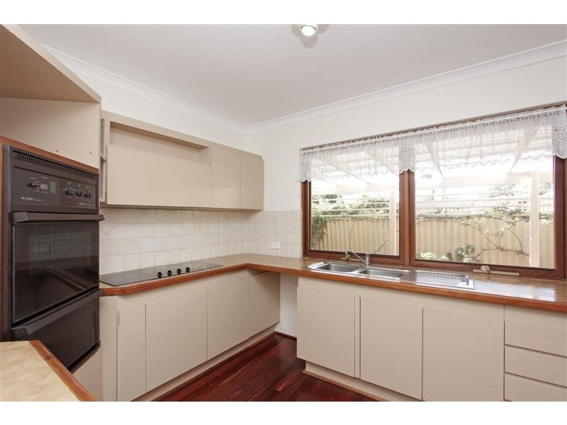 8B Holmesdale Road, Woodbridge WA 6056
