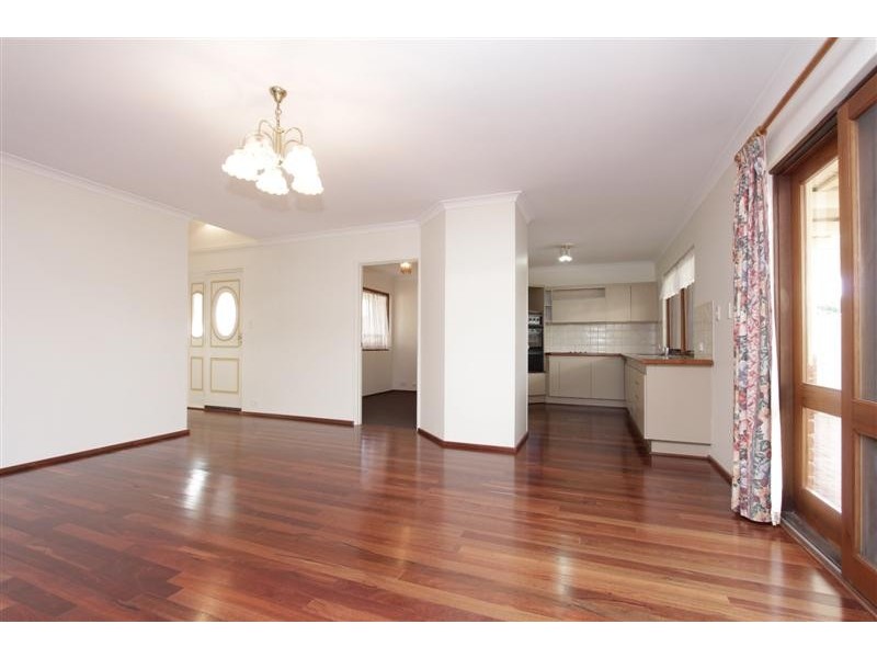 8B Holmesdale Road, Woodbridge WA 6056