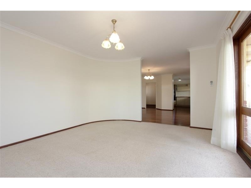 8B Holmesdale Road, Woodbridge WA 6056