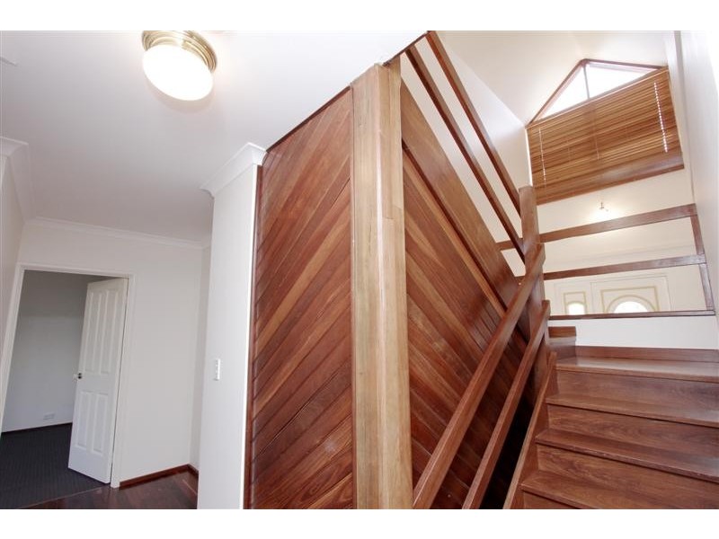 8B Holmesdale Road, Woodbridge WA 6056