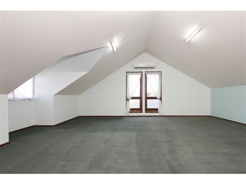 8B Holmesdale Road, Woodbridge WA 6056