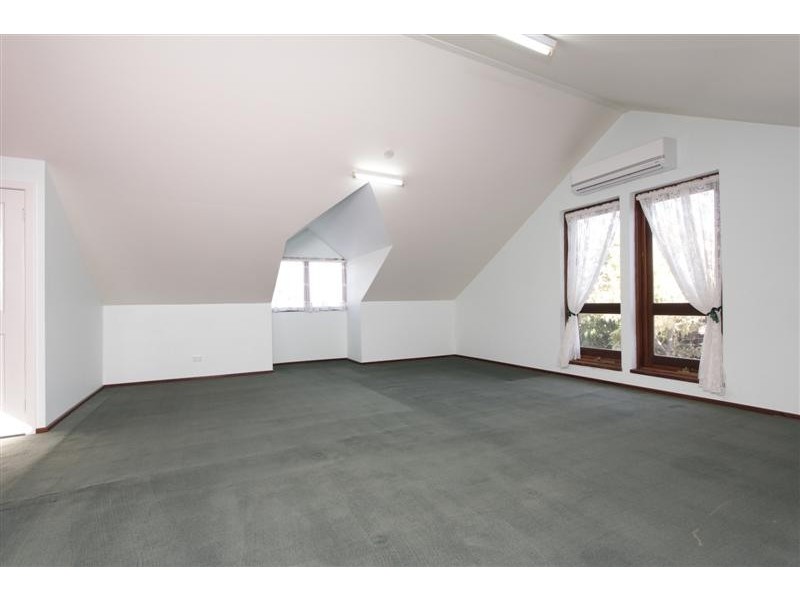 8B Holmesdale Road, Woodbridge WA 6056