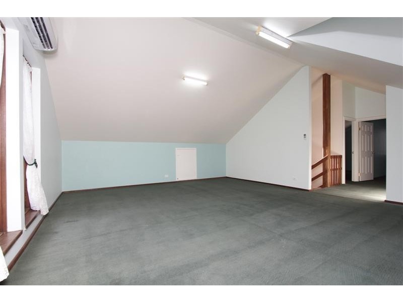 8B Holmesdale Road, Woodbridge WA 6056