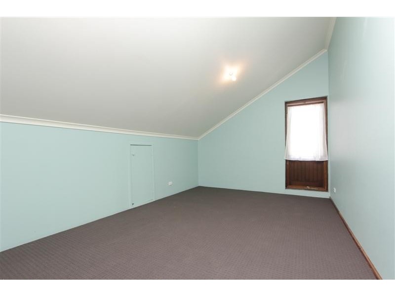 8B Holmesdale Road, Woodbridge WA 6056