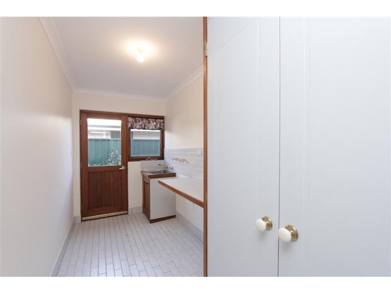 8B Holmesdale Road, Woodbridge WA 6056