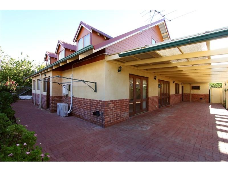 8B Holmesdale Road, Woodbridge WA 6056