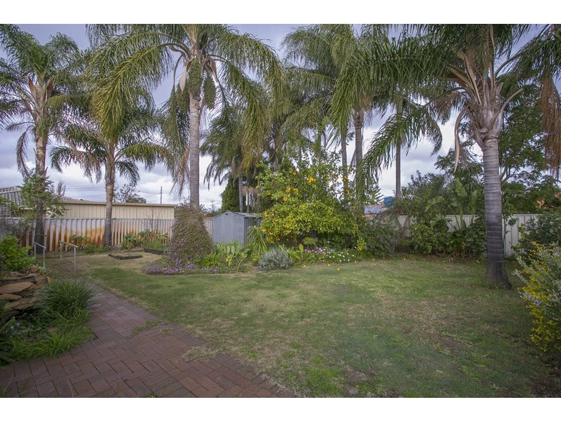 21 Amazon Drive, Beechboro WA 6063
