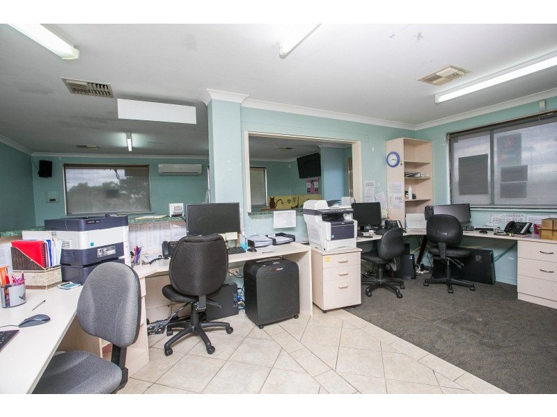 2 Hull Way, Beechboro WA 6063