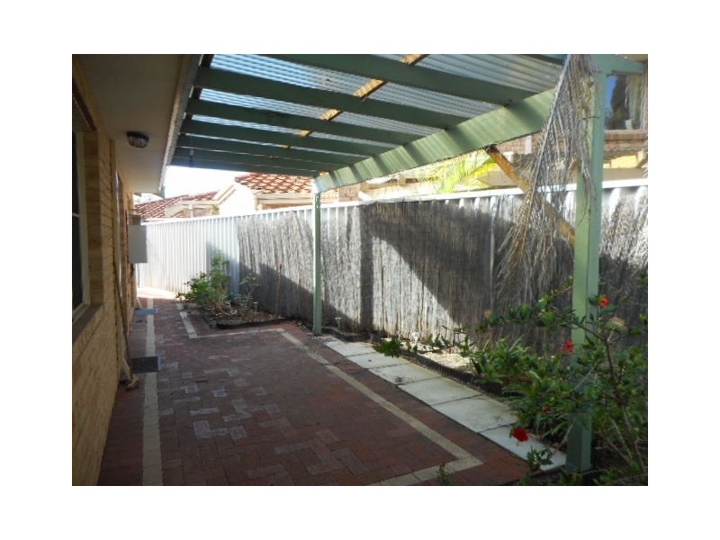 4/16 Avery Avenue, Dianella WA 6059