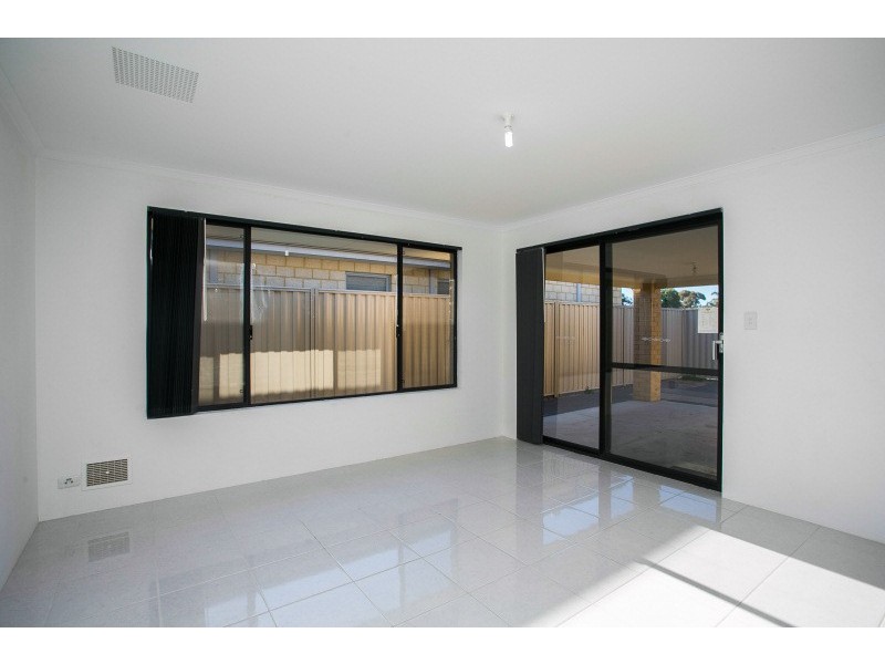 21 Scarpview Place, East Cannington WA 6107