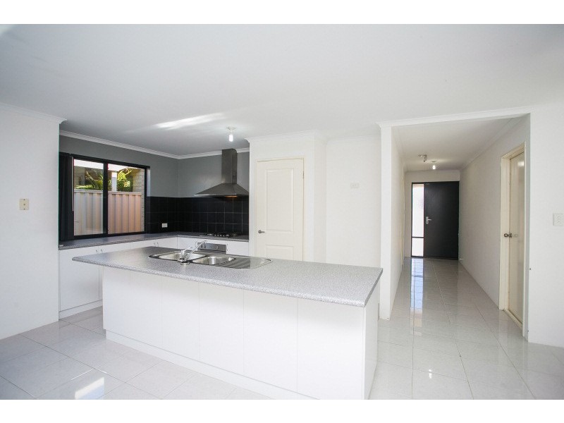 21 Scarpview Place, East Cannington WA 6107