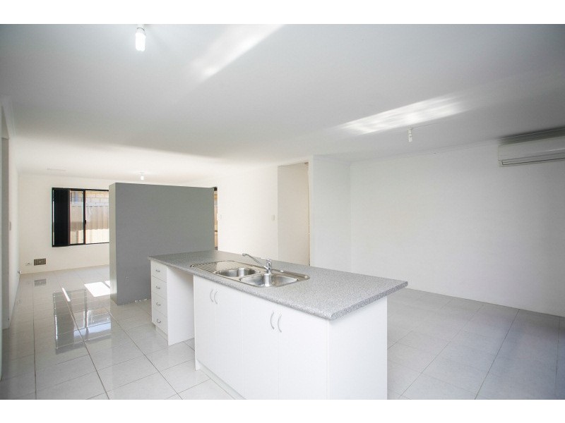 21 Scarpview Place, East Cannington WA 6107