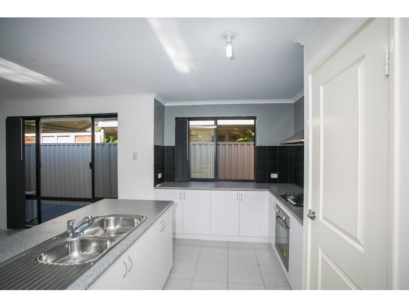 21 Scarpview Place, East Cannington WA 6107