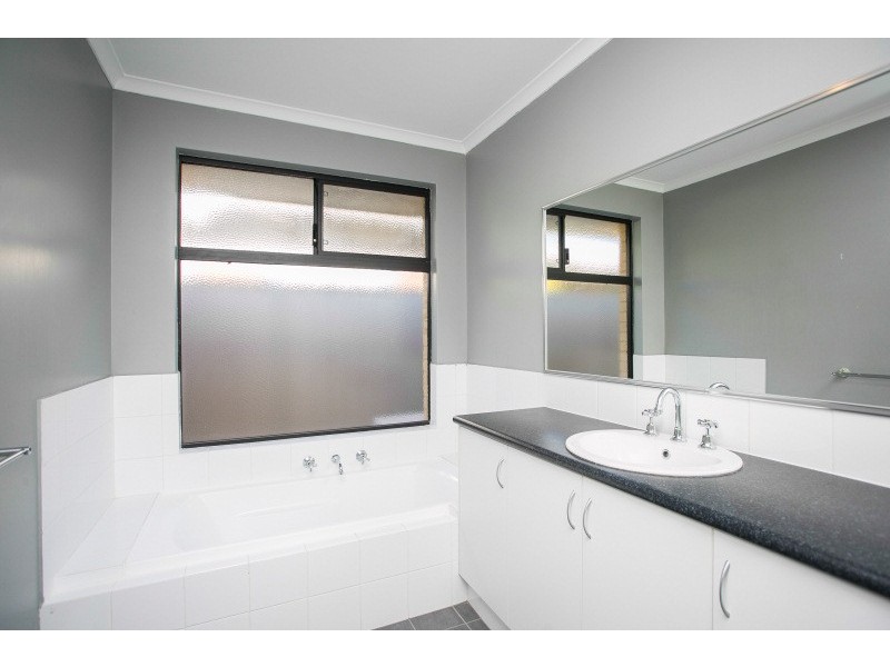 21 Scarpview Place, East Cannington WA 6107