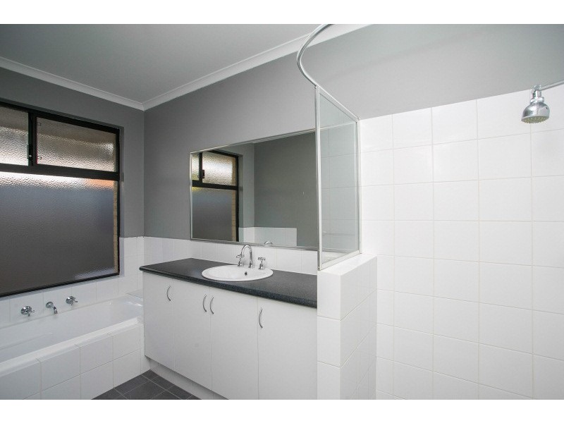 21 Scarpview Place, East Cannington WA 6107